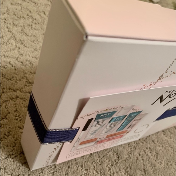 No7 The Best Of No7 Collection NEW IN BOX Protect & Prevent Skincare & makeup - Picture 3 of 14
